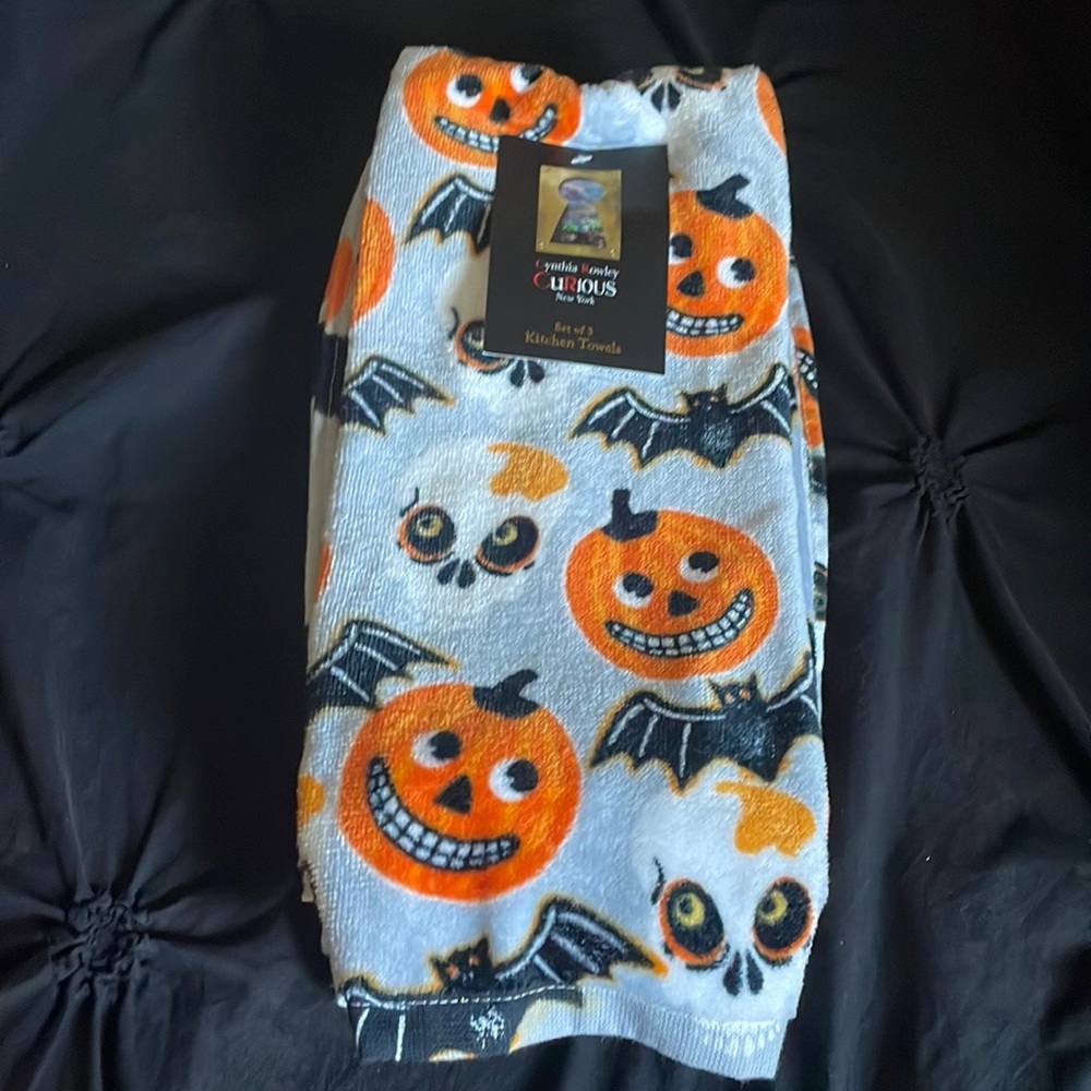 Cynthia Rowley Halloween print kitchen towels